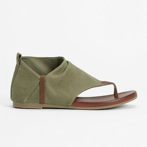 New Olive Green Gladiator Toe Between Flats Maurices 7.5